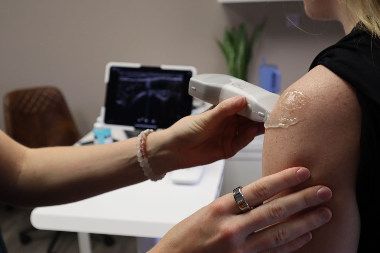 Crafting Captivating Headlines: Your awesome post title goes here Healthcare professional performs ultrasound on patient's shoulder for medical assessment in clinic.